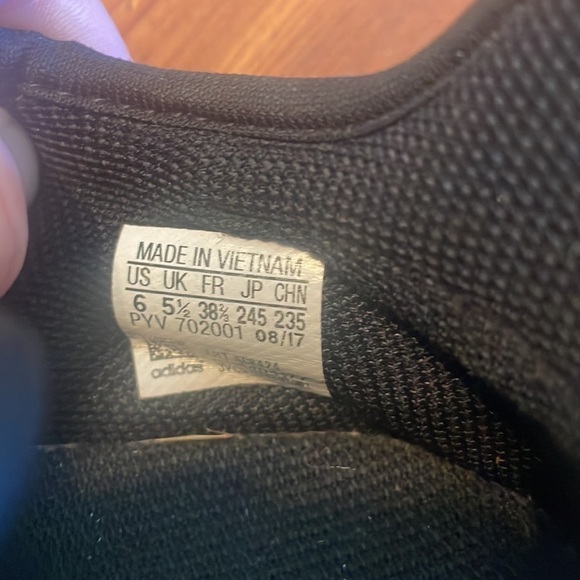 Adidas black and gold sneakers men’s size 6 - Picture 5 of 5